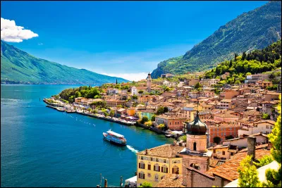 Quel est le plus grand lac d'Italie ? (En photo)