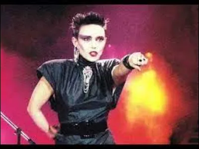 Quel prénom Jeanne Mas chante-t-elle ?