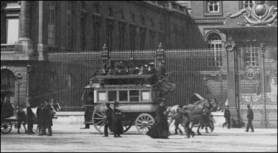 Qui sont les 2 narrateurs au long de l'uvre ?