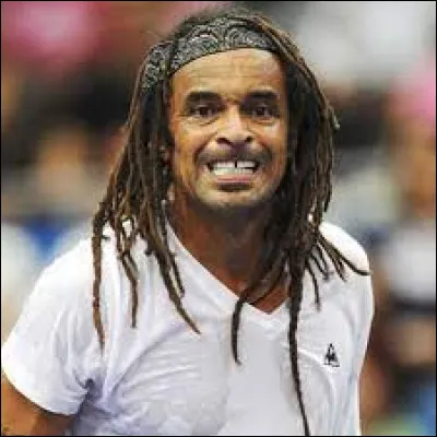 Qui interprète la chanson "Saga Africa" ?