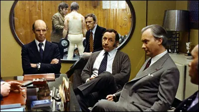 Il est François Darien dans "l'Attentat" et Maître Jean-Pierre Laubré dans "Défense de savoir" : c'est ...