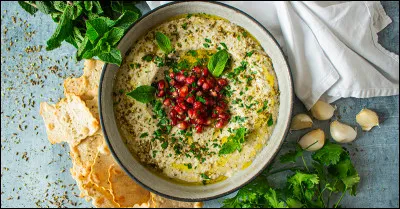 Quel est ce plat libanais ressemblant à un caviar d'aubergines mélangé à du tahini, ail, citron et huile d'olive ?