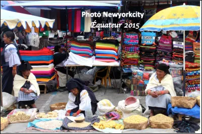 Quelle est cette ethnie, un peuple indigène appartenant la nationalité quechua, vivant dans la province d'Imbabura en Équateur ?