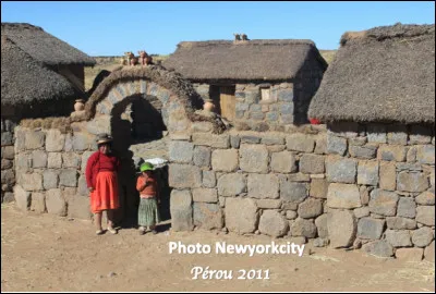 Quelle est cette ethnie dépositaire de la civilisation inca, localisée dans les régions andines du Pérou ?