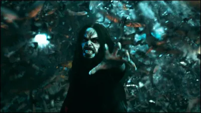 Attention spoiler : D'après les bandes-annonces, Adrian Toomes alias le Vautour, fait-il sa présence dans le film (en lui-même) ?