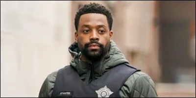 Comment s'appelle cet officier de police qui est promu au service de Voight ?