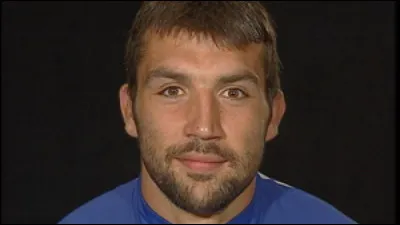 Qui est cet ancien rugbyman fran&ccedil;ais, c&eacute;l&egrave;bre pour sa longue barbe noire et surnomm&eacute; l'Homme des Cavernes ou l'Anesth&eacute;siste ?