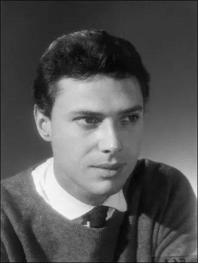 Qui est ce chanteur fran&ccedil;ais, d'origine italo-grecque, c&eacute;l&egrave;bre pour sa barbe et interpr&egrave;te du "M&eacute;t&egrave;que" ?