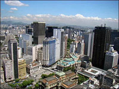 C'était la capitale du Brésil portugais à partir de 1763 puis elle est restée la capitale du Brésil indépendant jusqu'en 1960 :