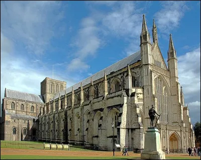 Aux IXe et Xe siècles, elle a été capitale du royaume du Wessex, qui a donné naissance au royaume d'Angleterre : c'est ...