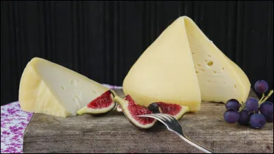 Quel est le nom de ce fromage espagnol, servi parmi les tapas, qui peut se traduire par tétine ?