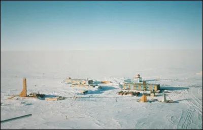 Quelle est la température la plus basse à la surface de la Terre, enregistrée en Russie à la base antarctique de Vostok ?