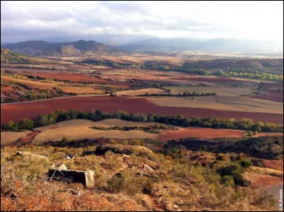 C'est le plus étendu des trois et il compte 279 000 habitants pour une densité de 32 habitants/km2 :