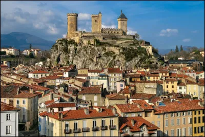 Sa préfecture est Foix :