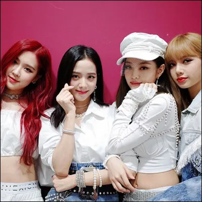 Leur première chanson est :