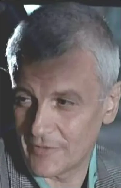 Il était Guillaume Forestier, l'ancien amant de Clarisse Boulanger (Sabine Azéma), dans ...