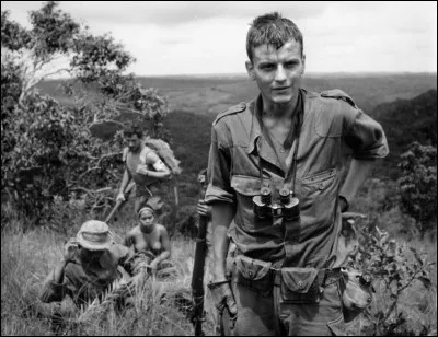 Il était le sous-lieutenant Torrens dans ce film dont l'action se déroule en Indochine, en mai 1954 :