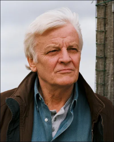 Il est Clermont, le juge d'instruction, ami du Commandant Vaudieu (Nathalie Baye), dans ...