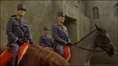 Il était le lieutenant Drogo, affecté à la défense dune forteresse isolée, dans ...