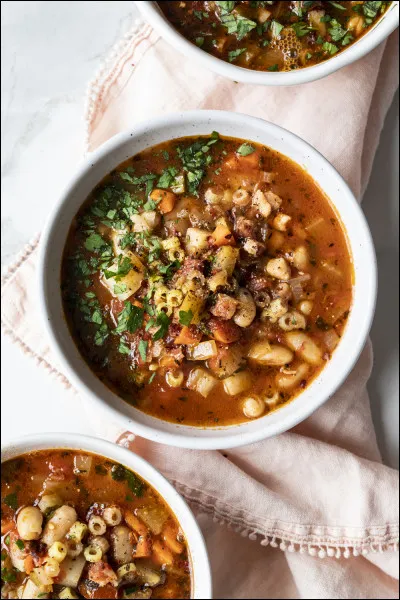 Comment s'appelle le bouillon fran&ccedil;ais dans "Harry Potter 4" (livre) ?