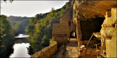 La vallée de la Vézère se trouve dans le département :