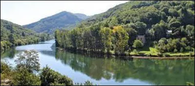 C'est le plus densément peuplé des trois, avec une densité de 67 habitants/km² pour 389 000 habitants :