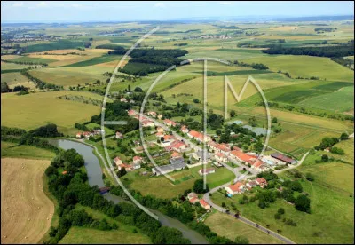 Quelle est cette commune rurale de Meurthe-et-Moselle, village martyr, car en 1944 il fut pill&eacute; par le nazis et toute sa population fut d&eacute;port&eacute;e en Allemagne ?