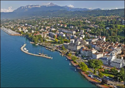 Quelle est cette commune thermale de Haute-Savoie, c&eacute;l&egrave;bre pour son eau min&eacute;rale b&eacute;n&eacute;fique pour la sant&eacute; ?