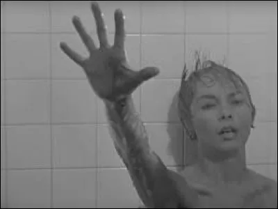 Qui est le réalisateur du film "Psychose" dans lequel, il y a une scène d'horreur se passant dans la douche ?