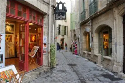 Lodève et Pézenas sont des villes du département :