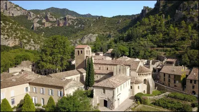 On peut y visiter le village de Saint-Guilhem-le-Désert :