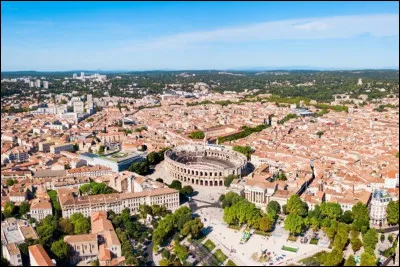 Sa préfecture est Nîmes :