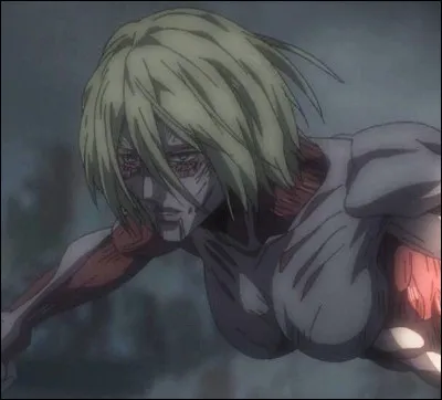 L'arc du Titan féminin s'étend sur quel nombre de chapitres ?