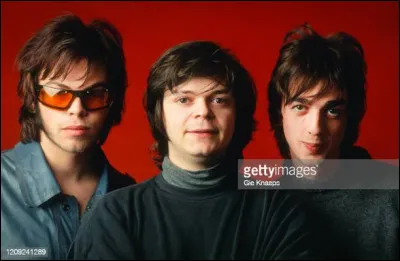 Je ne traduis pas, ce serait trop facile : We are young, we run green !