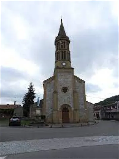 Village occitan, dans l'arrondissement de Saint-Gaudens, Castagnède se situe dans le département ...