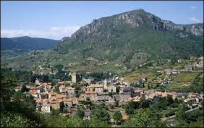 Autre village occitan, celui-ci dans l'arrondissement de Florac, Le Rozier se situe ...