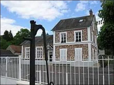 Commune Essonnienne, Saint-Hilaire se situe en région ...