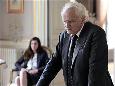 Dans la même série, quelle actrice incarne Amélie Dorendeu, d'abord conseillère spéciale de Laugier puis Première secrétaire du Parti socialiste et finalement présidente ?