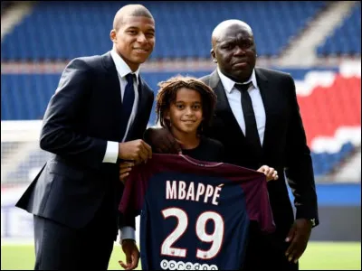 Combien Mbappé a-t-il de frères ?