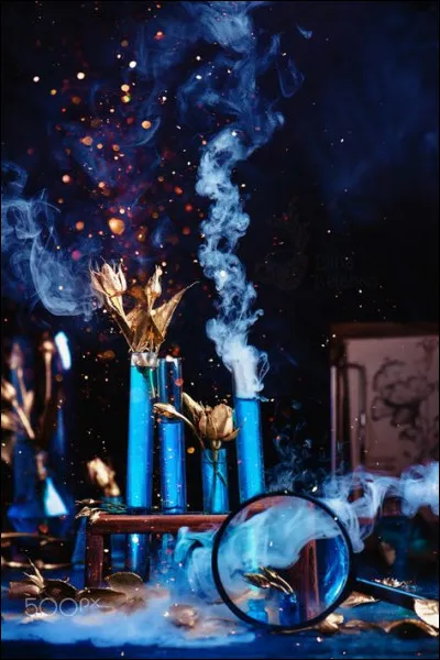 Le terme "mensuel" se traduit par :