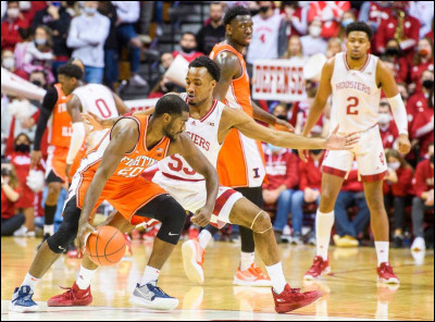 Passons à l'imparfait : 
Tu ... fort au basket-ball.