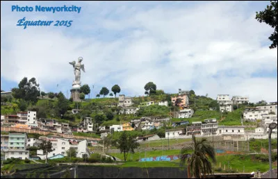 Quelle est cette ville, capitale de l'&Eacute;quateur, situ&eacute;e &agrave; 2 800 m&egrave;tres d'altitude au coeur de la cordill&egrave;re des Andes ?