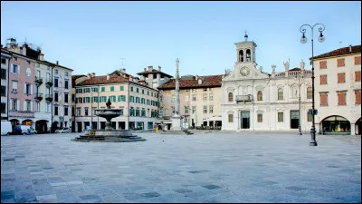 Quelle est ville d'Italie, capitale de la r&eacute;gion du Frioul ?