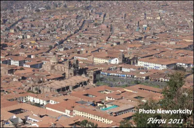 Quelle est cette ville du P&eacute;rou situ&eacute;e au milieu de la cordill&egrave;re des Andes, capitale des Incas ?