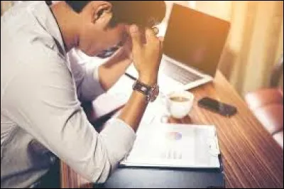 Encore une absence que je peux justifier, l'école me prend énormément de temps, surtout mes examens (je vous parle pas du bac en fin d'année) bref tout ça pour dire que je...