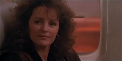 Comment se prénomme la femme du lieutenant John McClane dans les films "Die Hard" ?