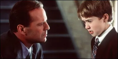 Dans "Sixième Sens", Cole Sear est le seul à parler avec Malcolm Crowe car :