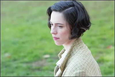 Dans quel film Rebecca Hall est-elle dans un triangle amoureux ?