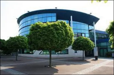 Ville francilienne, dans l'arrondissement de Palaiseau, Savigny-sur-Orge se situe dans le département ...