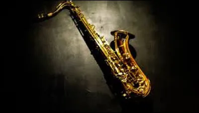 En quelle matière est réalisé un saxophone ?